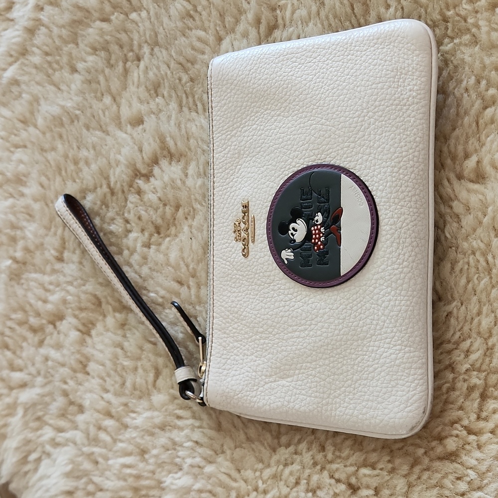 Adorable Coach Disney X Minnie Mouse Cream Wristlet ❤️🐭 - Picture 11 of 12